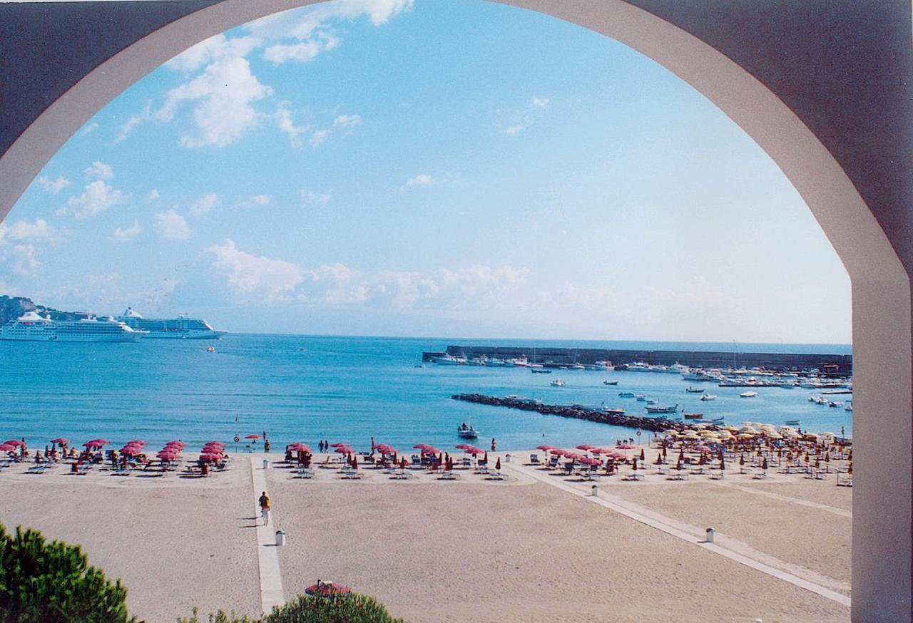 Villa Athena Giardini-Naxos Buitenkant foto